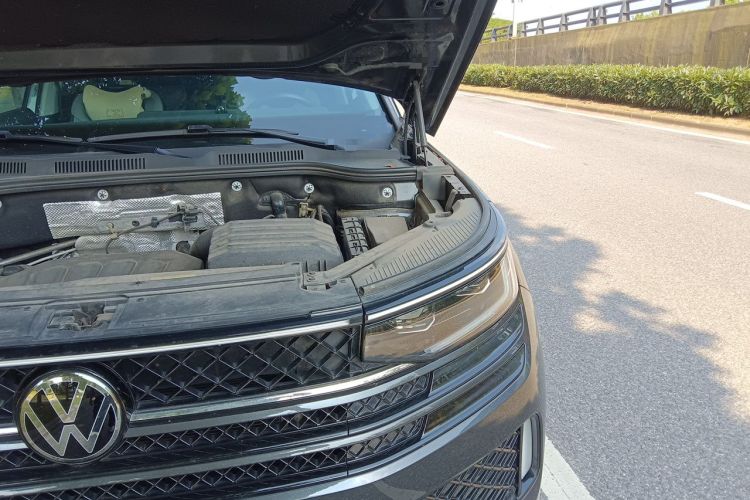 Used Volkswagen Tavendor 2023 380TSI Four-Wheel Drive R-Line First Edition Engine Bay Left