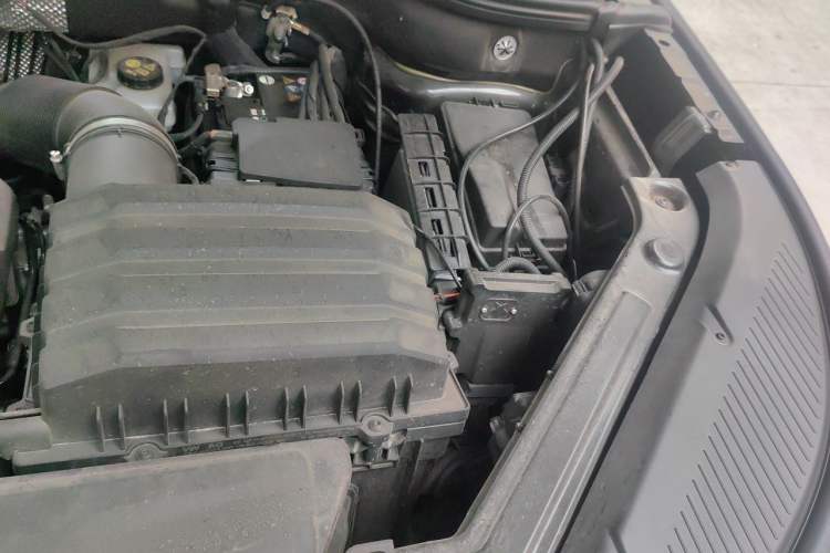 Used Volkswagen Tavendor 2023 380TSI Four-Wheel Drive R-Line First Edition Engine Bay Left
