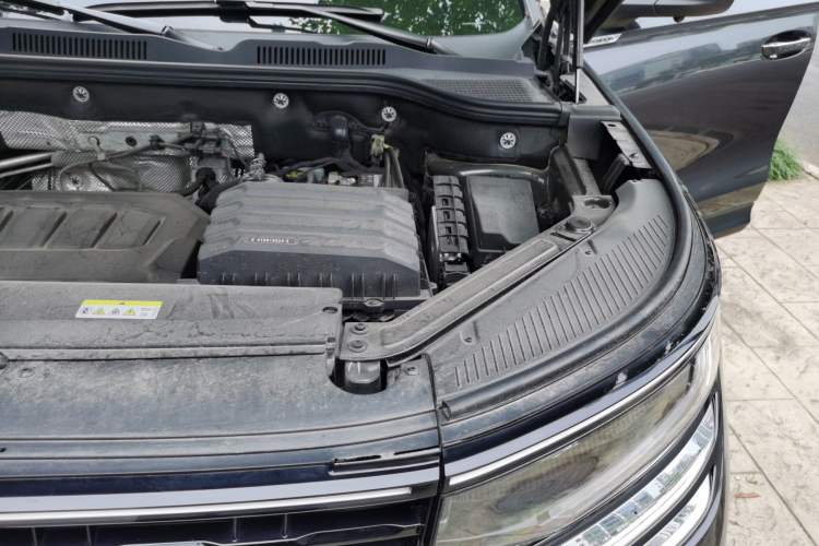 Used Volkswagen Tavendor 2023 330TSI Luxury Touring Edition Engine Bay Left