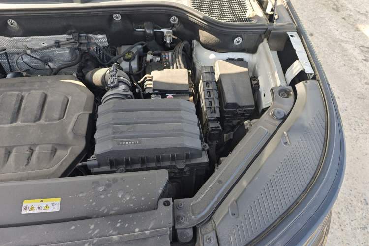 Used Volkswagen Tavendor 2023 330TSI Luxury Touring Edition Engine Bay Left