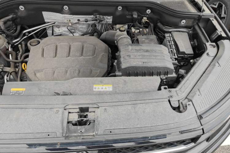Used Volkswagen Tavendor 2023 380TSI Four-Wheel Drive R-Line Cruise Edition Engine Bay Left
