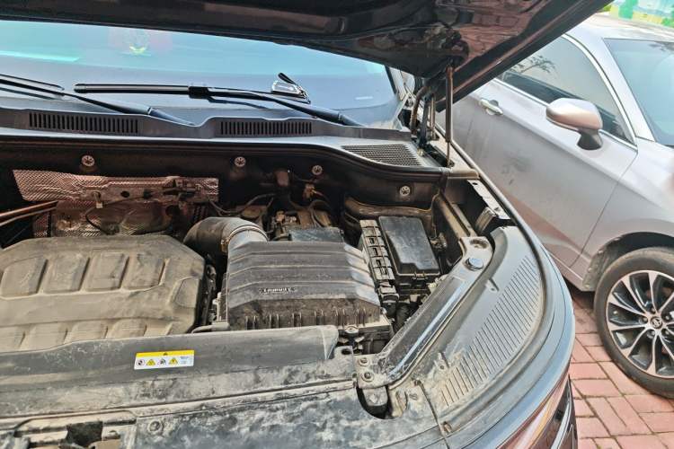 Used Volkswagen Tavendor 2023 380TSI Four-Wheel Drive R-Line Cruise Edition Engine Bay Left