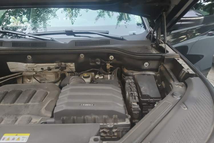 Used Volkswagen Tavendor 2023 380TSI Four-Wheel Drive R-Line Cruise Edition Engine Bay Left