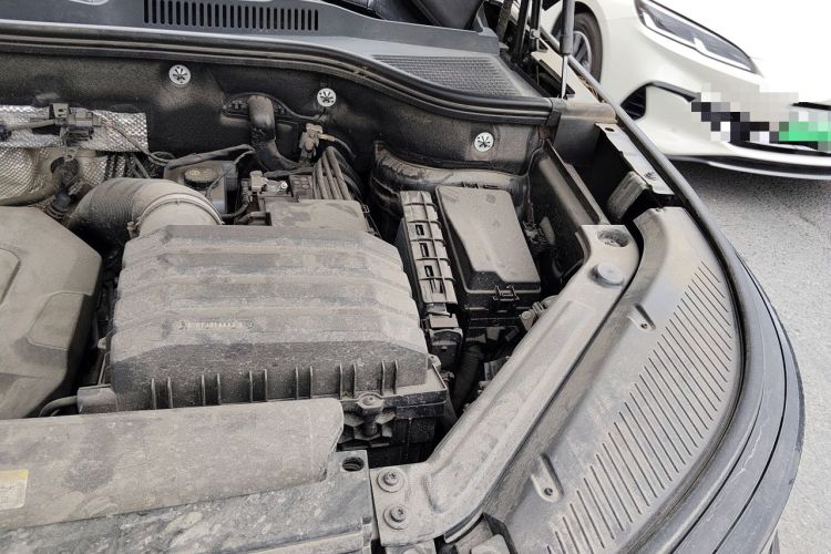 Used Volkswagen Tavendor 2023 380TSI Four-Wheel Drive R-Line Cruise Edition Engine Bay Left