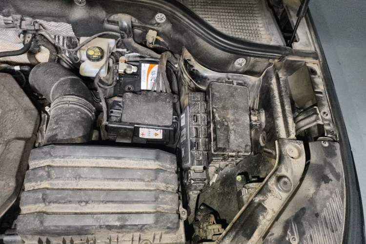 Used Volkswagen Tavendor 2023 380TSI Four-Wheel Drive R-Line Cruise Edition Engine Bay Left
