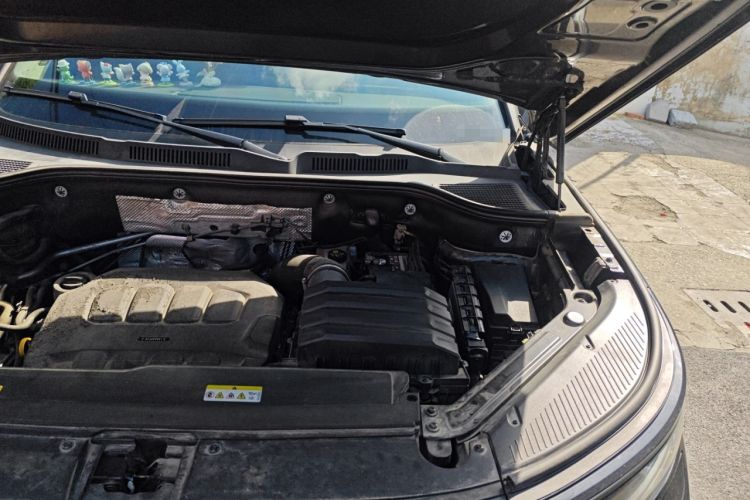 Used Volkswagen Tavendor 2023 380TSI Four-Wheel Drive R-Line First Edition Engine Bay Left