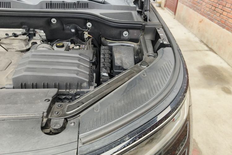 Used Volkswagen Tavendor 2023 380TSI Four-Wheel Drive R-Line Cruise Edition Engine Bay Left