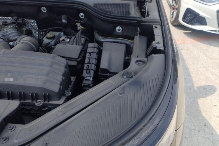 Used Volkswagen Tavendor 2023 380TSI Four-Wheel Drive R-Line Cruise Edition Engine Bay Left