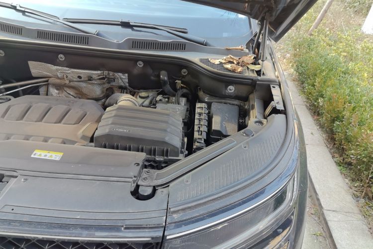 Used Volkswagen Tavendor 2023 380TSI Four-Wheel Drive R-Line Cruise Edition Engine Bay Left