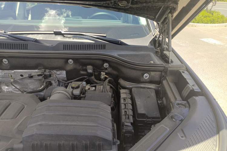 Used Volkswagen Tavendor 2023 380TSI Four-Wheel Drive R-Line Cruise Edition Engine Bay Left