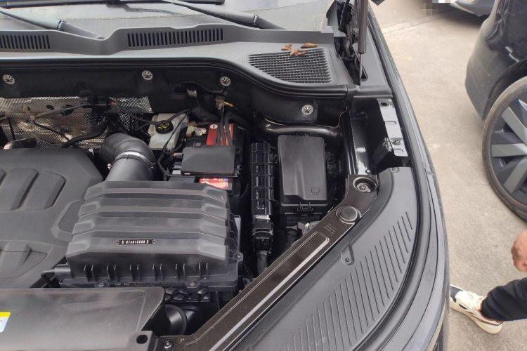 Used Volkswagen Tavendor 2023 380TSI Four-Wheel Drive R-Line First Edition Engine Bay Left