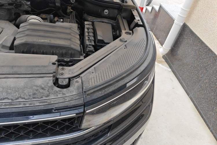Used Volkswagen Tavendor 2023 380TSI Four-Wheel Drive R-Line Cruise Edition Engine Bay Left