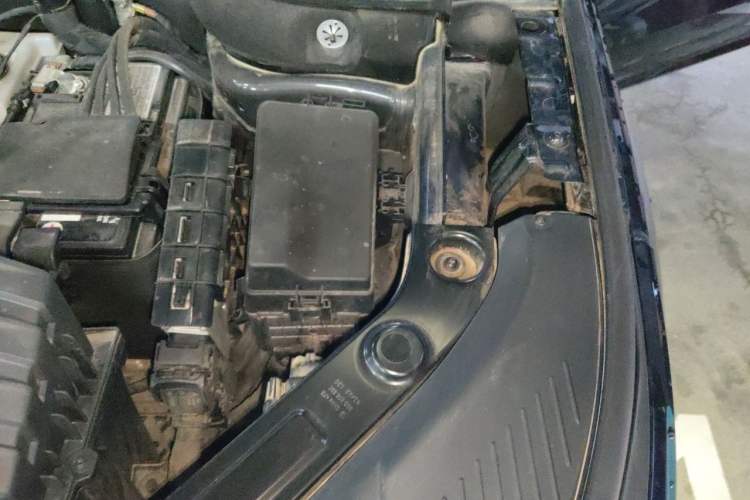 Used Volkswagen Tavendor 2023 380TSI Four-Wheel Drive R-Line Cruise Edition Engine Bay Left