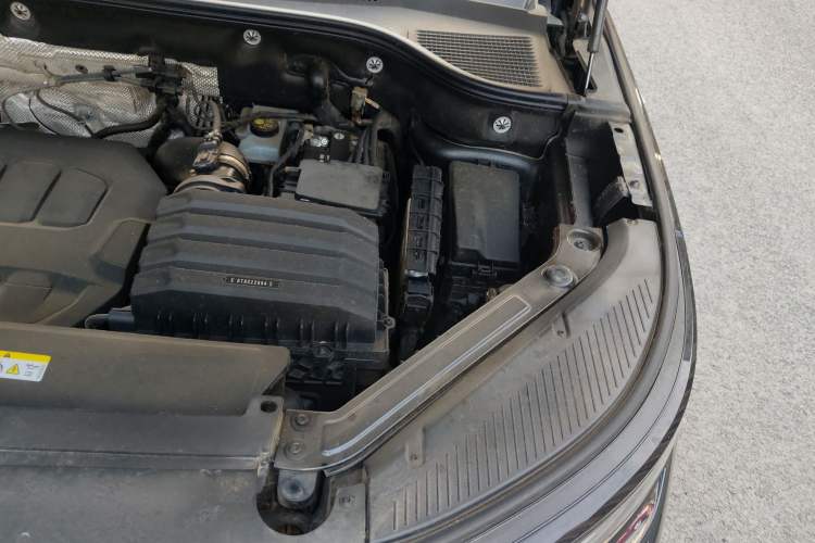 Used Volkswagen Tavendor 2023 330TSI Luxury Touring Edition Engine Bay Left