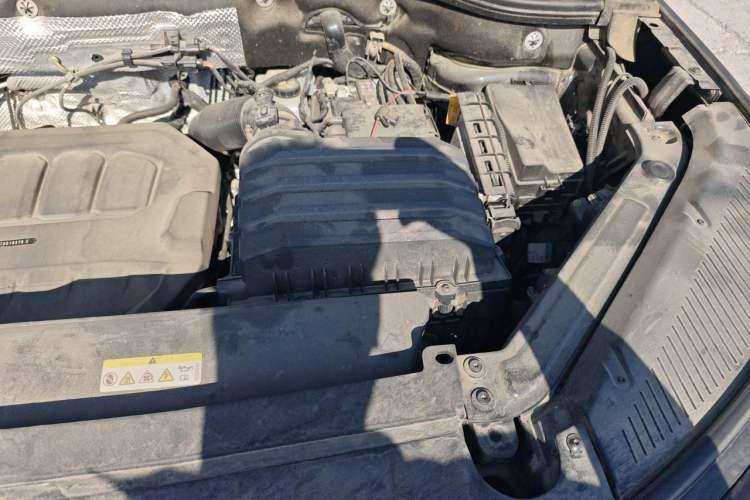 Used Volkswagen Tavendor 2023 330TSI Luxury Touring Edition Engine Bay Left