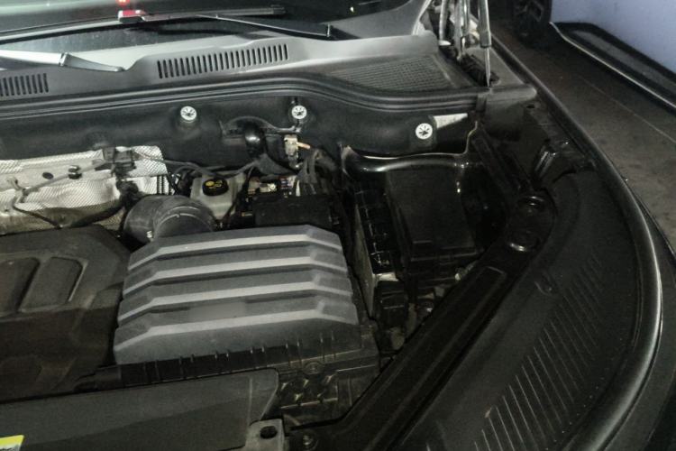 Used Volkswagen Tavendor 2023 380TSI Four-Wheel Drive R-Line Cruise Edition Engine Bay Left