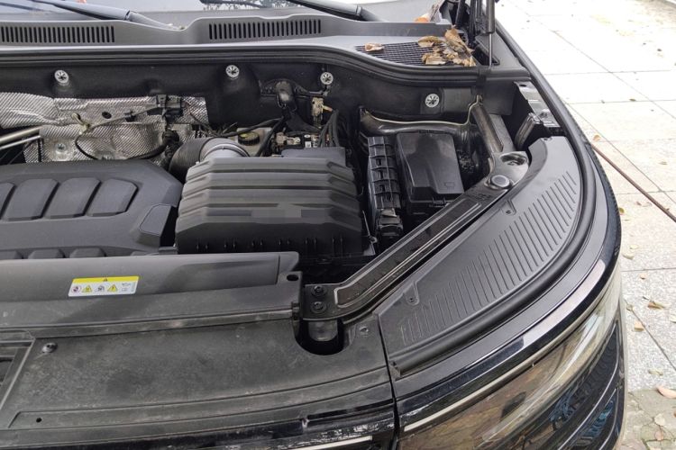 Used Volkswagen Tavendor 2023 380TSI Four-Wheel Drive R-Line Cruise Edition Engine Bay Left