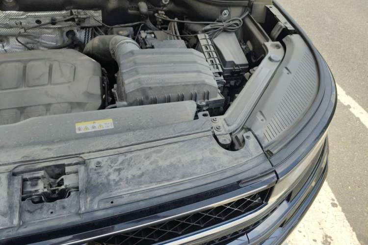 Used Volkswagen Tavendor 2023 380TSI Four-Wheel Drive R-Line Cruise Edition Engine Bay Left