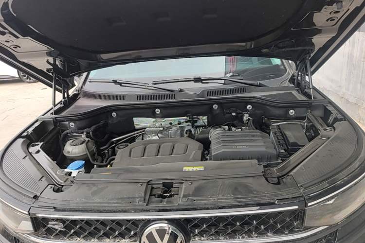 Used Volkswagen Tavendor 2023 380TSI Four-Wheel Drive R-Line Cruise Edition Engine Bay