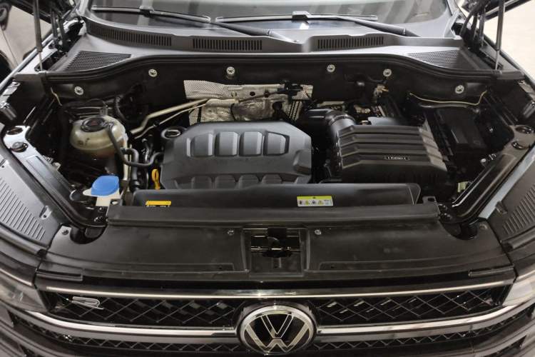 Used Volkswagen Tavendor 2023 380TSI Four-Wheel Drive R-Line Cruise Edition Engine Bay
