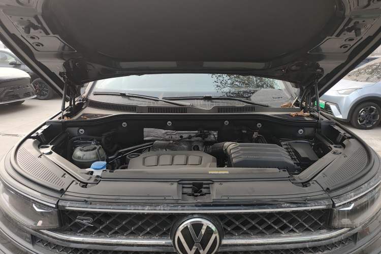 Used Volkswagen Tavendor 2023 380TSI Four-Wheel Drive R-Line Cruise Edition Engine Bay
