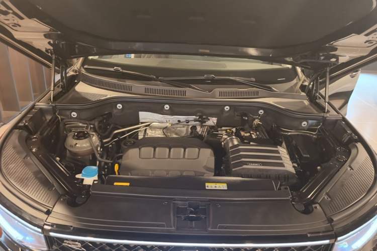 Used Volkswagen Tavendor 2023 380TSI Four-Wheel Drive R-Line Cruise Edition Engine Bay