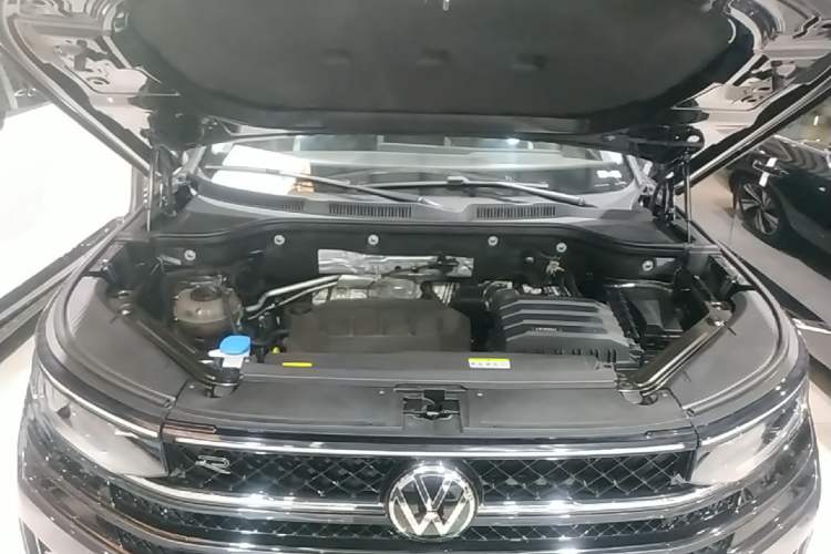 Used Volkswagen Tavendor 2023 380TSI Four-Wheel Drive R-Line Cruise Edition Engine Bay