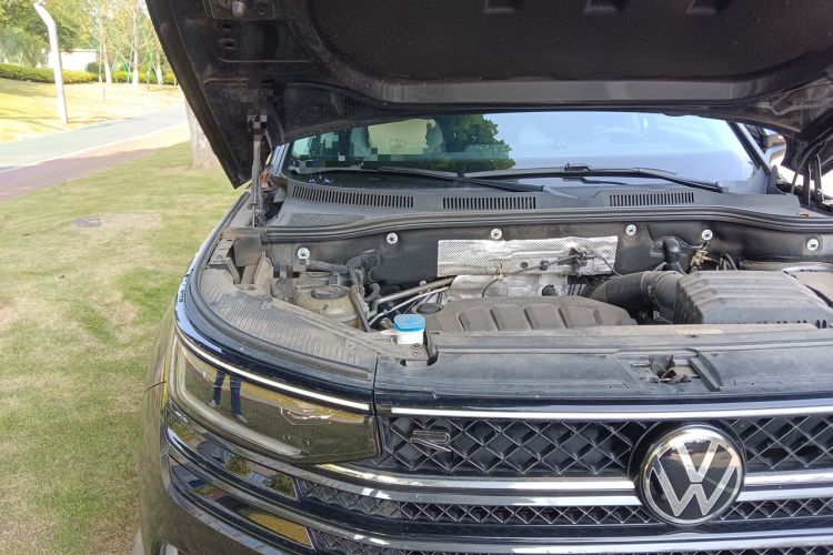 Used Volkswagen Tavendor 2023 380TSI Four-Wheel Drive R-Line First Edition Engine Bay Right