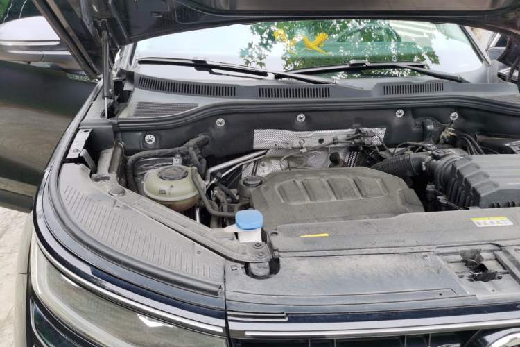 Used Volkswagen Tavendor 2023 330TSI Luxury Touring Edition Engine Bay Right