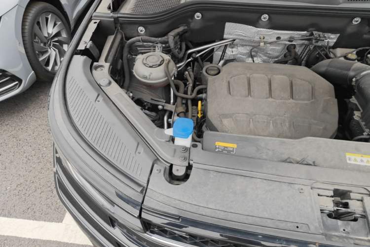 Used Volkswagen Tavendor 2023 380TSI Four-Wheel Drive R-Line Cruise Edition Engine Bay Right