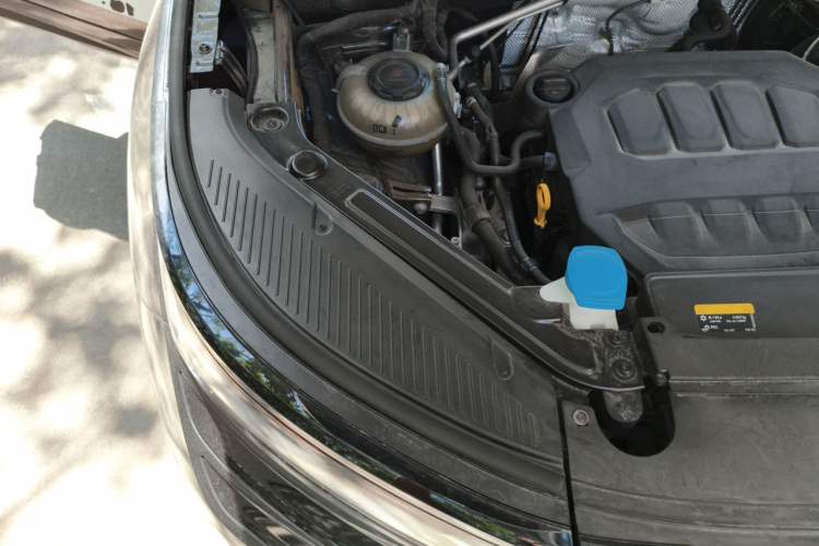 Used Volkswagen Tavendor 2023 380TSI Four-Wheel Drive R-Line Cruise Edition Engine Bay Right