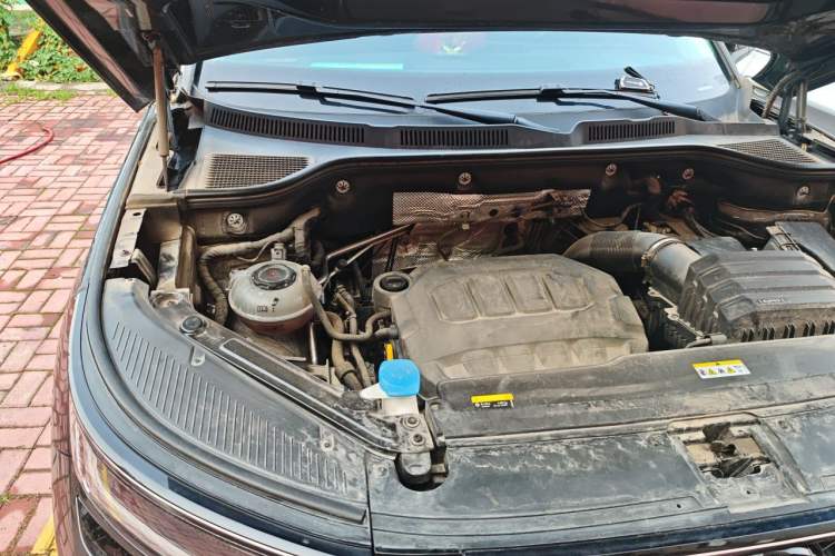 Used Volkswagen Tavendor 2023 380TSI Four-Wheel Drive R-Line Cruise Edition Engine Bay Right