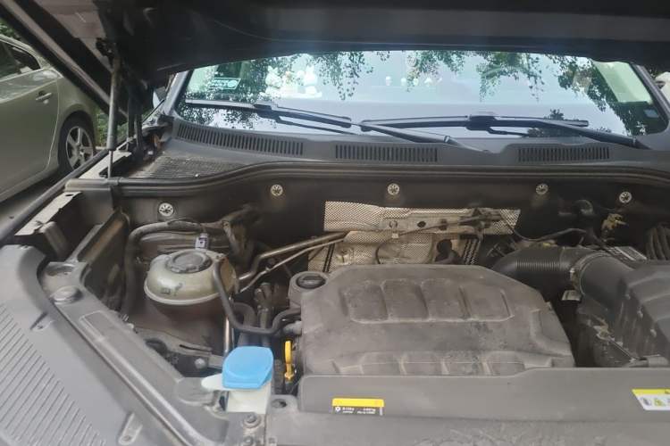 Used Volkswagen Tavendor 2023 380TSI Four-Wheel Drive R-Line Cruise Edition Engine Bay Right