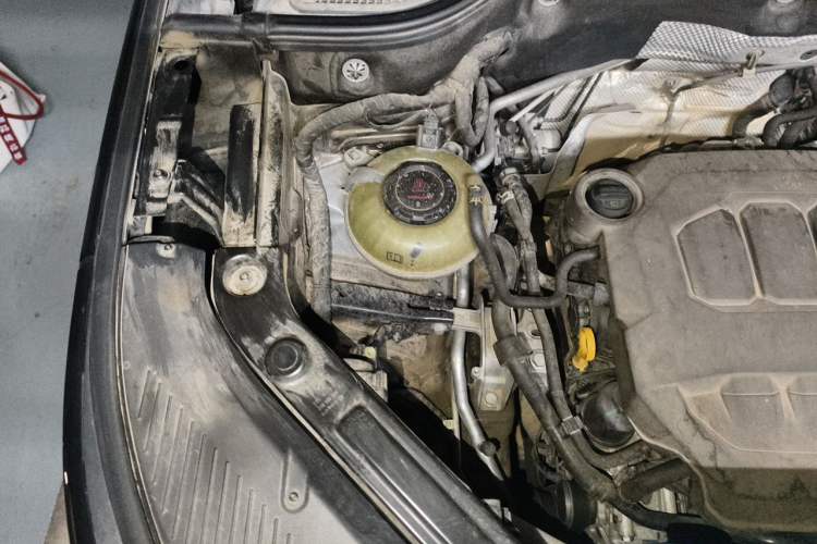 Used Volkswagen Tavendor 2023 380TSI Four-Wheel Drive R-Line Cruise Edition Engine Bay Right