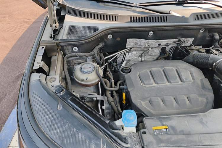 Used Volkswagen Tavendor 2023 380TSI Four-Wheel Drive R-Line Cruise Edition Engine Bay Right