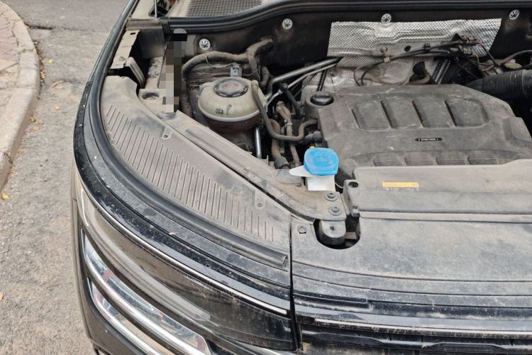 Used Volkswagen Tavendor 2023 330TSI Luxury Touring Edition Engine Bay Right