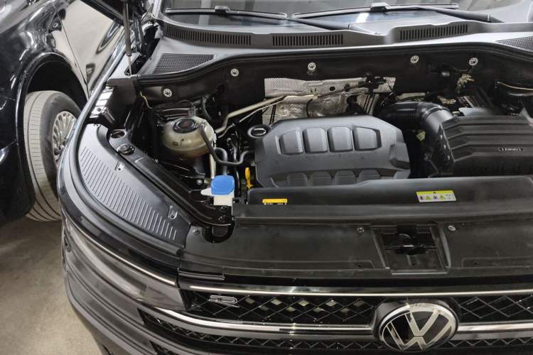 Used Volkswagen Tavendor 2023 380TSI Four-Wheel Drive R-Line Cruise Edition Engine Bay Right