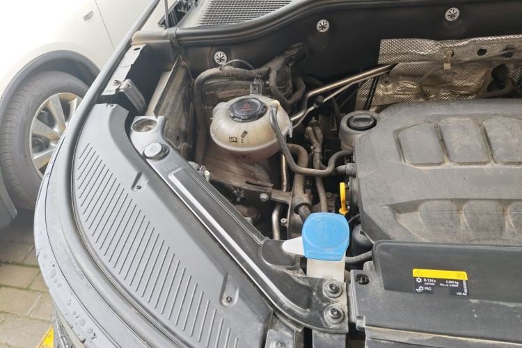 Used Volkswagen Tavendor 2023 380TSI Four-Wheel Drive R-Line Cruise Edition Engine Bay Right