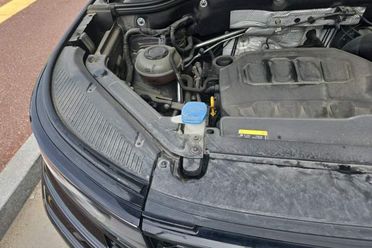 Used Volkswagen Tavendor 2023 380TSI Four-Wheel Drive R-Line Cruise Edition Engine Bay Right