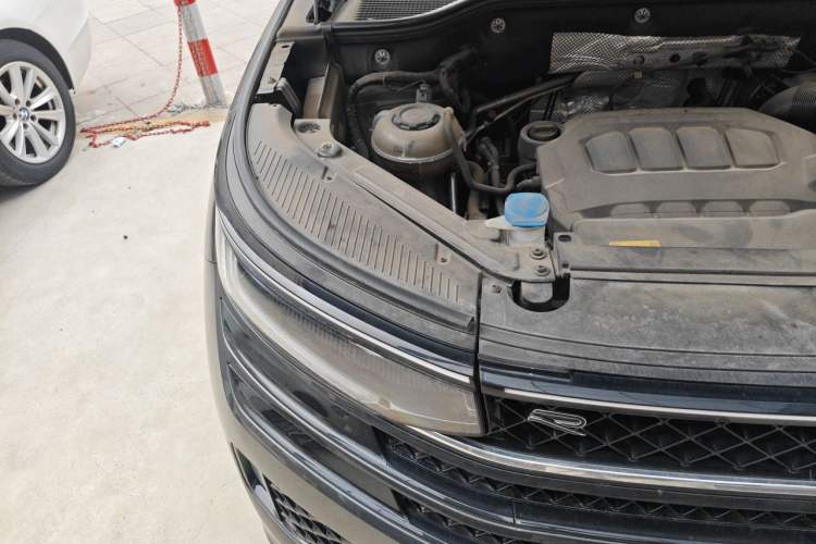 Used Volkswagen Tavendor 2023 380TSI Four-Wheel Drive R-Line Cruise Edition Engine Bay Right