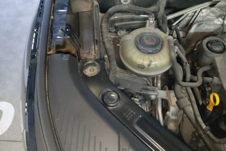 Used Volkswagen Tavendor 2023 380TSI Four-Wheel Drive R-Line Cruise Edition Engine Bay Right