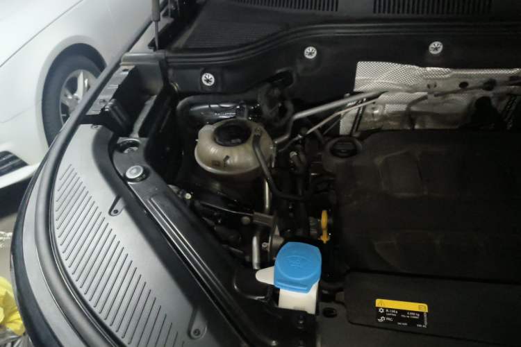 Used Volkswagen Tavendor 2023 380TSI Four-Wheel Drive R-Line Cruise Edition Engine Bay Right