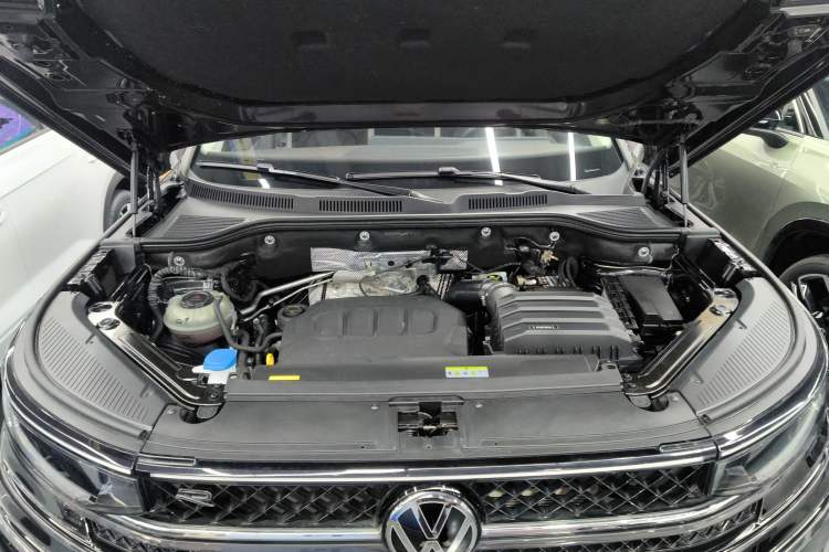 Used Volkswagen Tavendor 2023 380TSI Four-Wheel Drive R-Line Cruise Edition Engine Bay