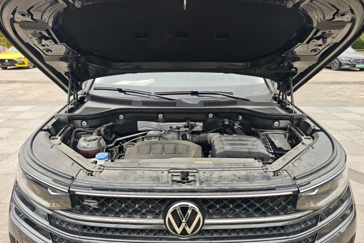 Used Volkswagen Tavendor 2023 380TSI Four-Wheel Drive R-Line Cruise Edition Engine Bay
