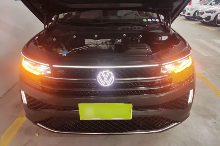 Used Volkswagen Tavendor 2023 380TSI Four-Wheel Drive R-Line First Edition Engine Bay