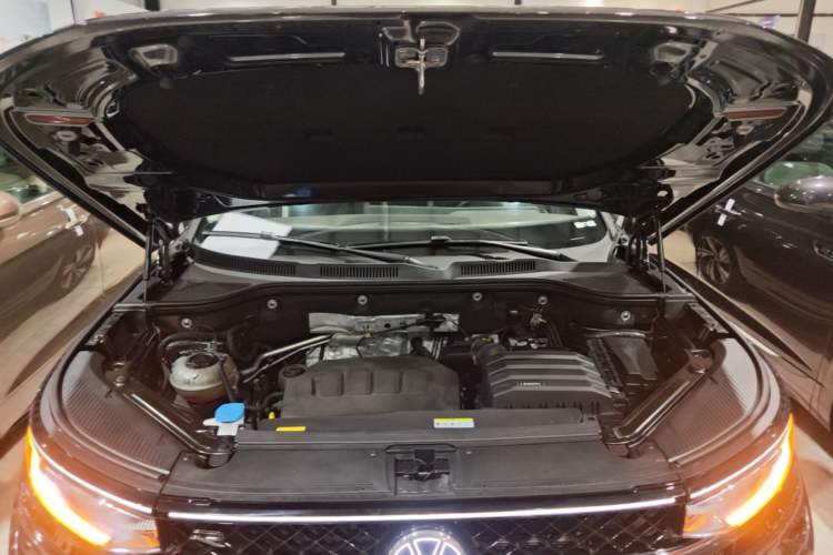 Used Volkswagen Tavendor 2023 380TSI Four-Wheel Drive R-Line Cruise Edition Engine Bay