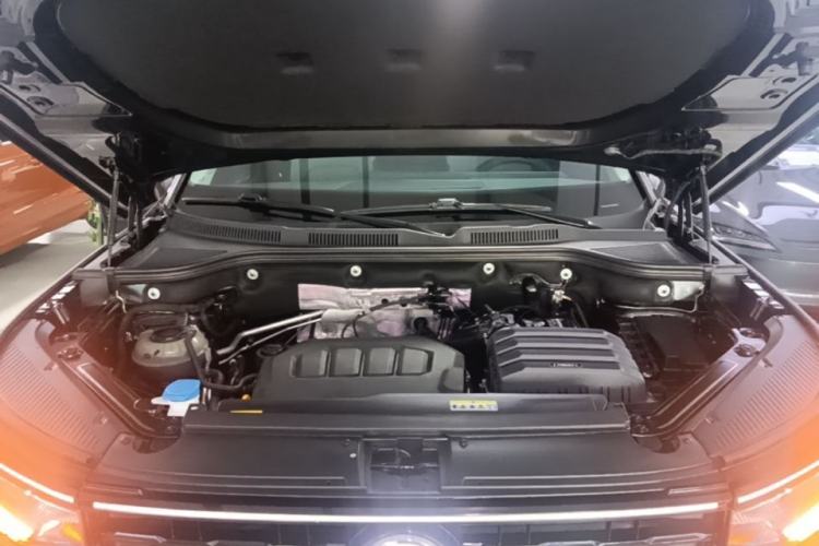 Used Volkswagen Tavendor 2023 330TSI Luxury Touring Edition Engine Bay