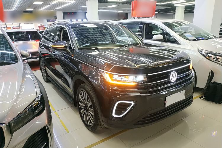 Used Volkswagen Tavendor 2023 330TSI Luxury Touring Edition Exterior 1