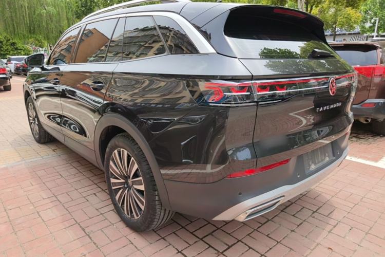 Used Volkswagen Tavendor 2023 330TSI Luxury Touring Edition Exterior 2