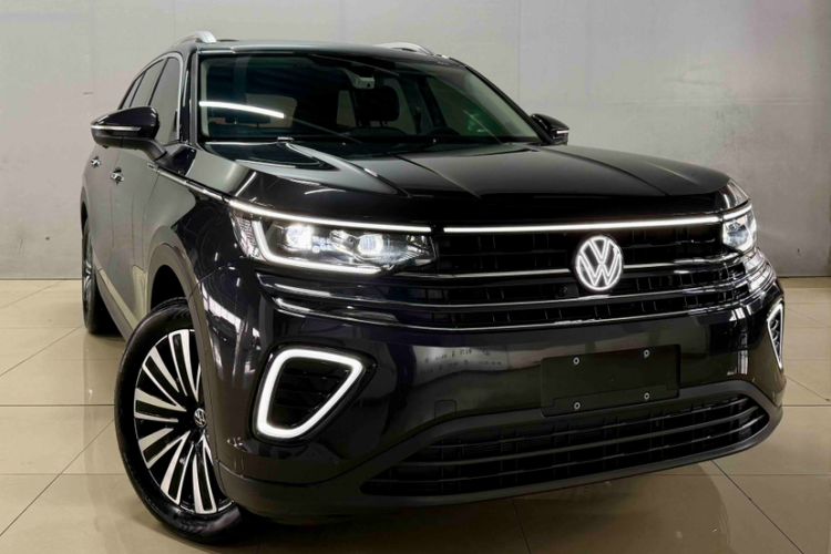Used Volkswagen Tavendor 2023 330TSI Luxury Touring Edition Exterior 2